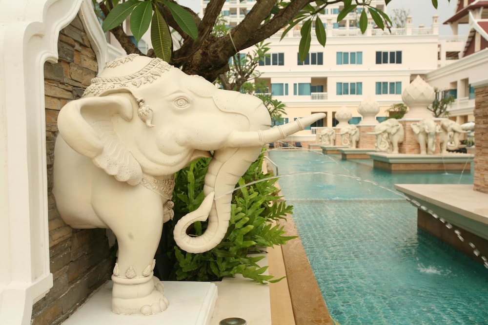 Grand Pacific Sovereign Resort and Spa 31/68