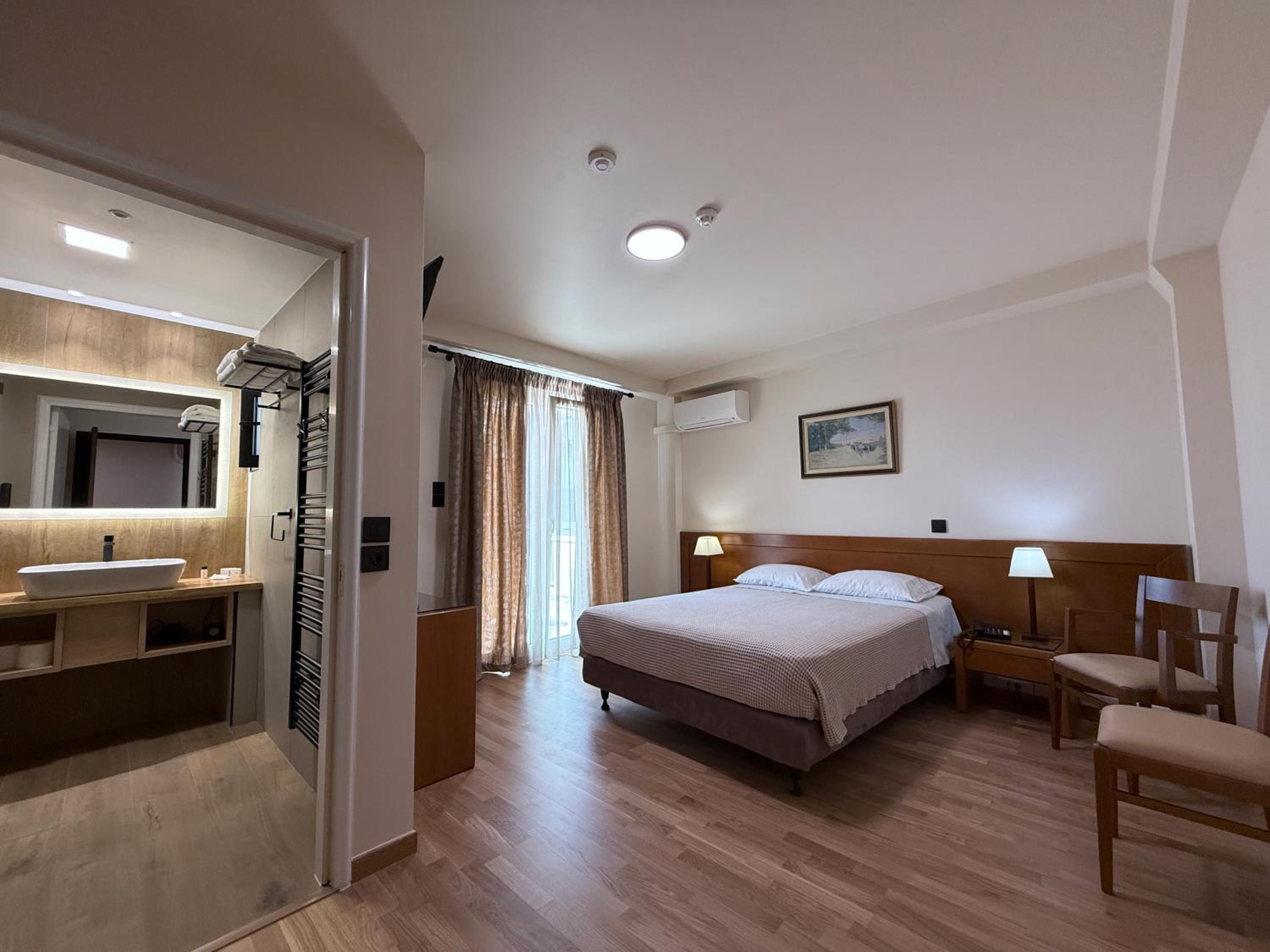 Athina 10/40