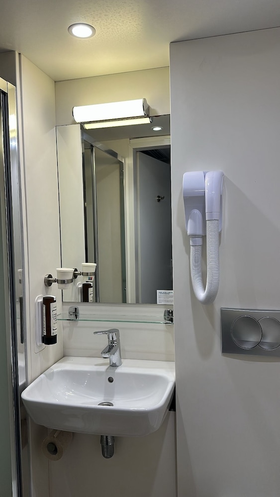 Hotel Reseda Paris Bagnolet 38/41