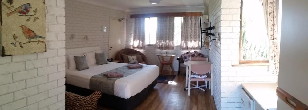Holland Park Motel 14/33