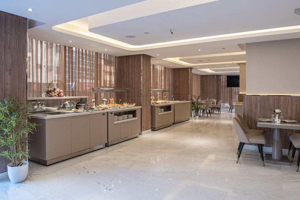Corp Executive Hotel Doha Suites 6/50