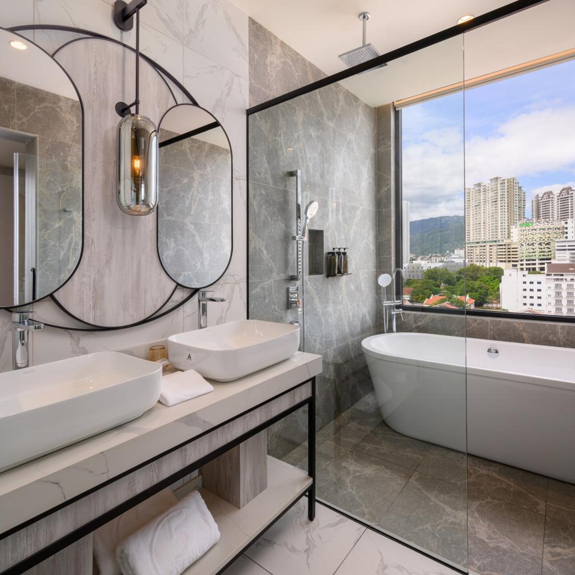 Fifth Avenue Hotel 46/49