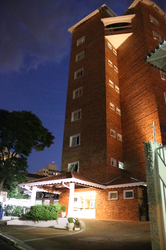 Hotel Jaguary 4/64