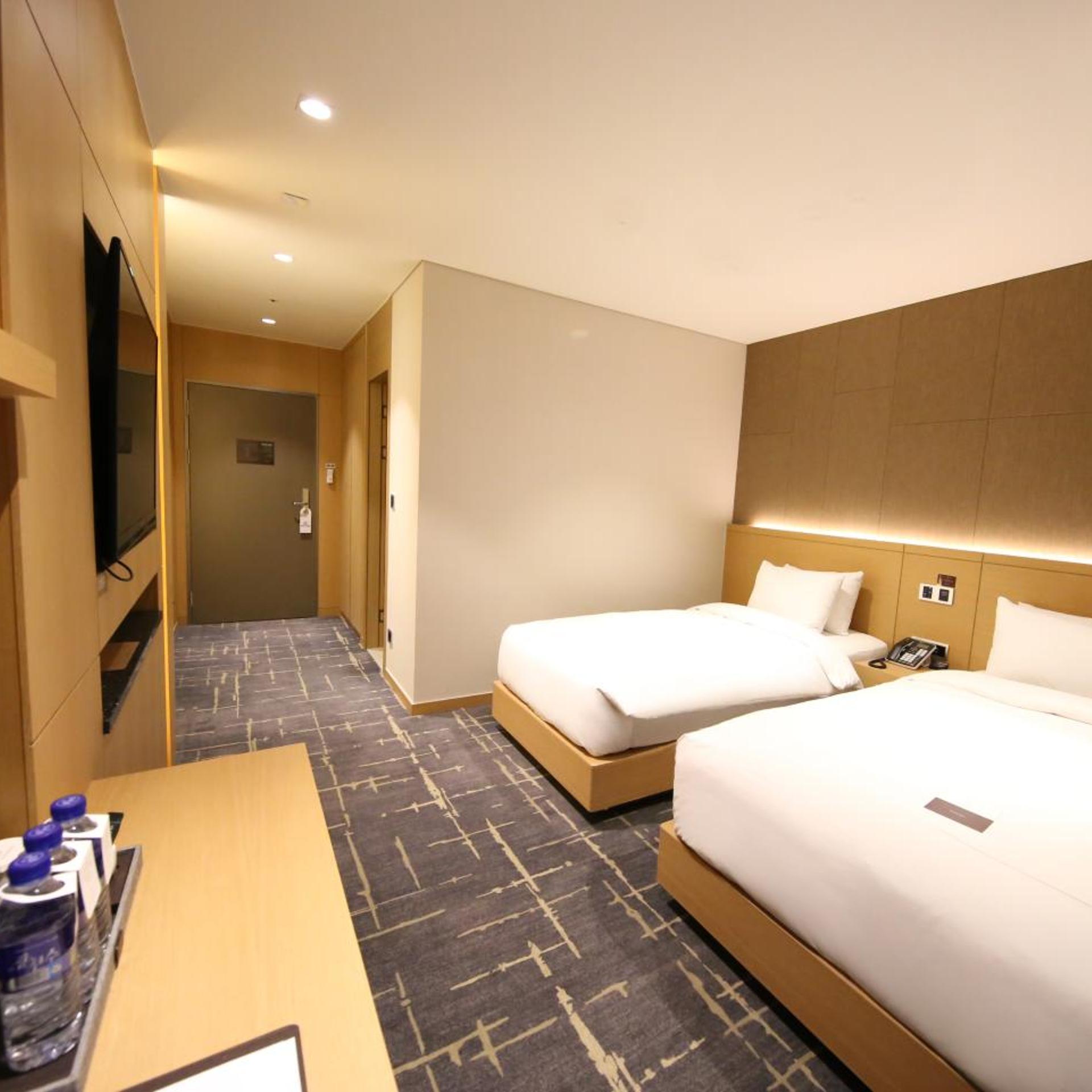 Deluxe, Twin Beds, Lake View, Sea Cruise Hotel 6/8