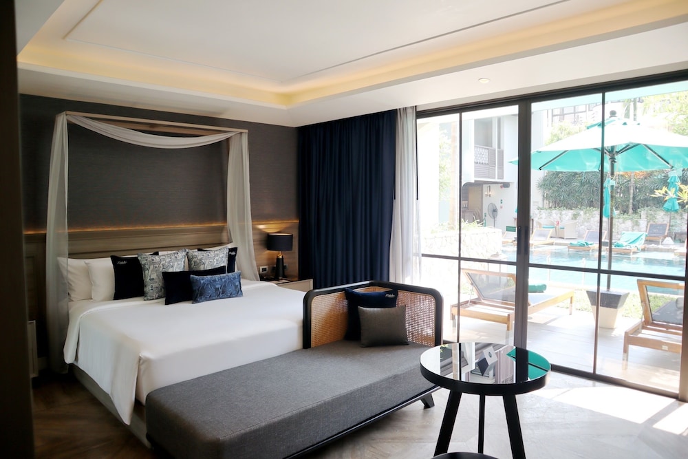 SUITE, ADULT ONLY, POOL ACCESS