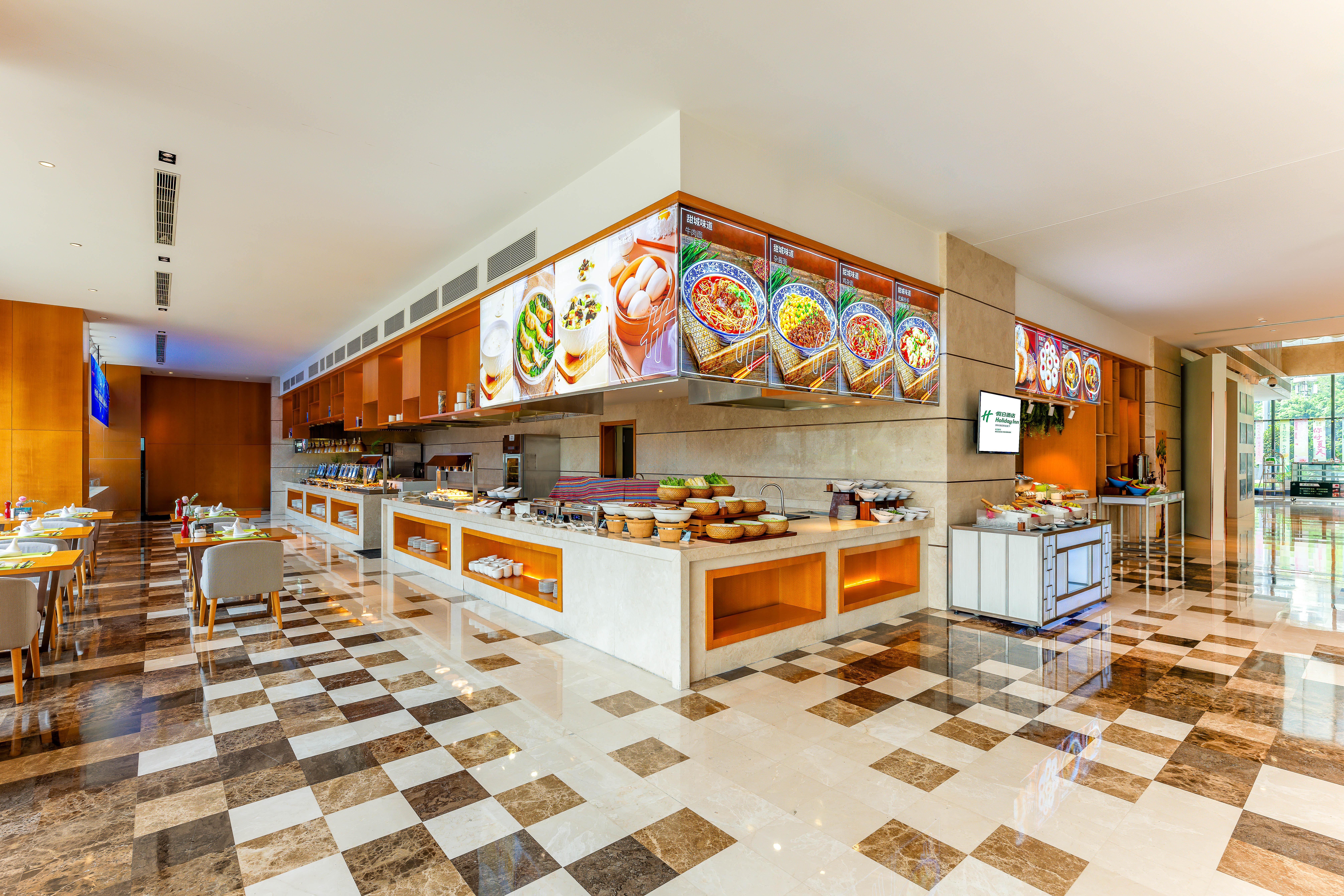 Holiday Inn Neijiang Riverside 8/81