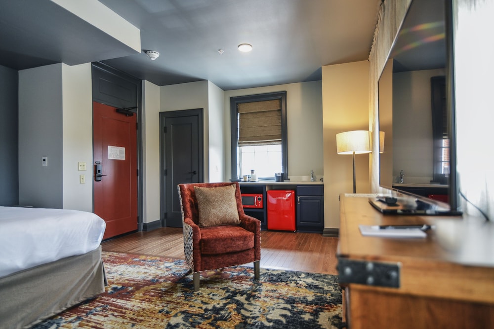 The Stella Hotel and Ballroom 41/66