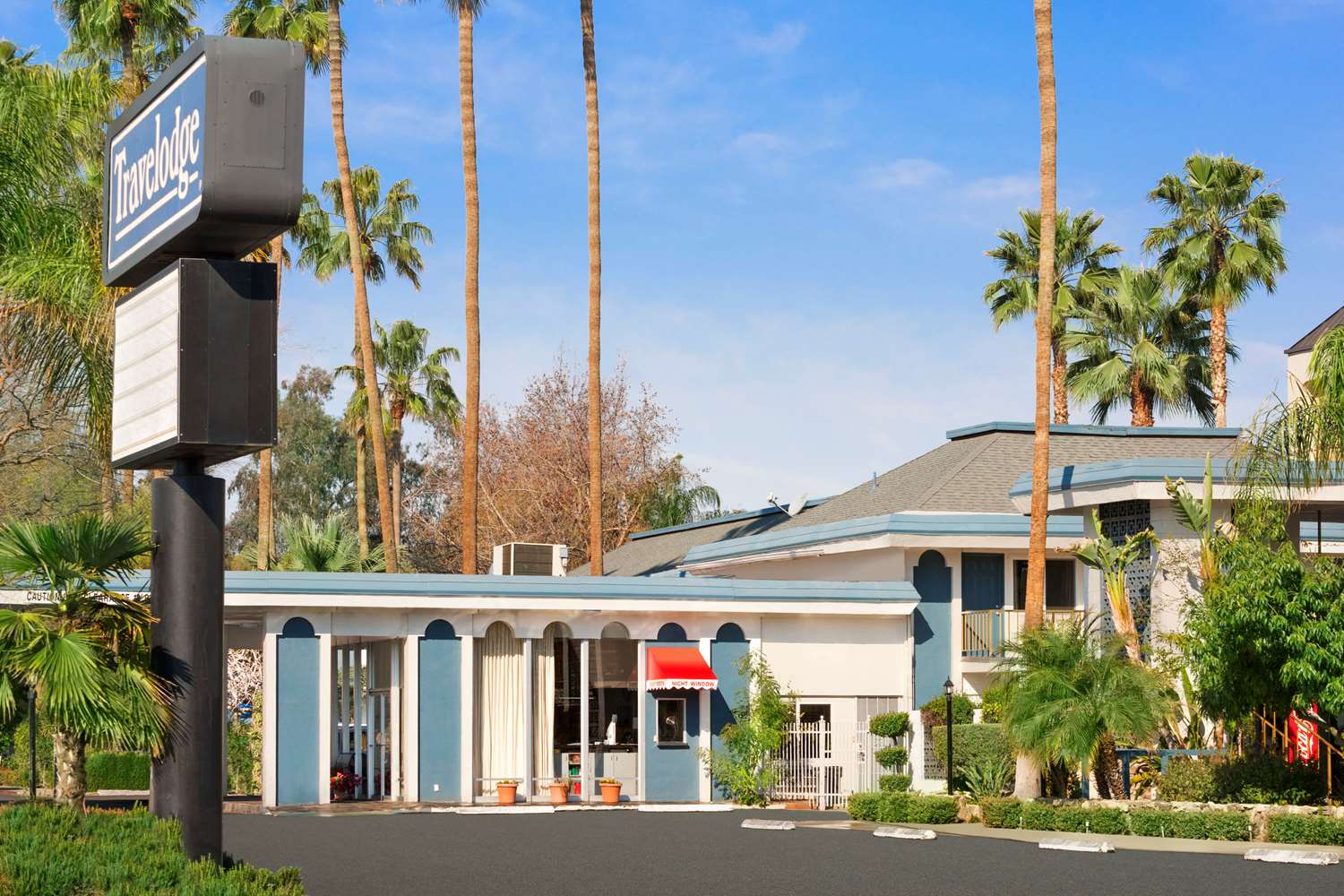 Travelodge By Wyndham Bakersfield 4/28
