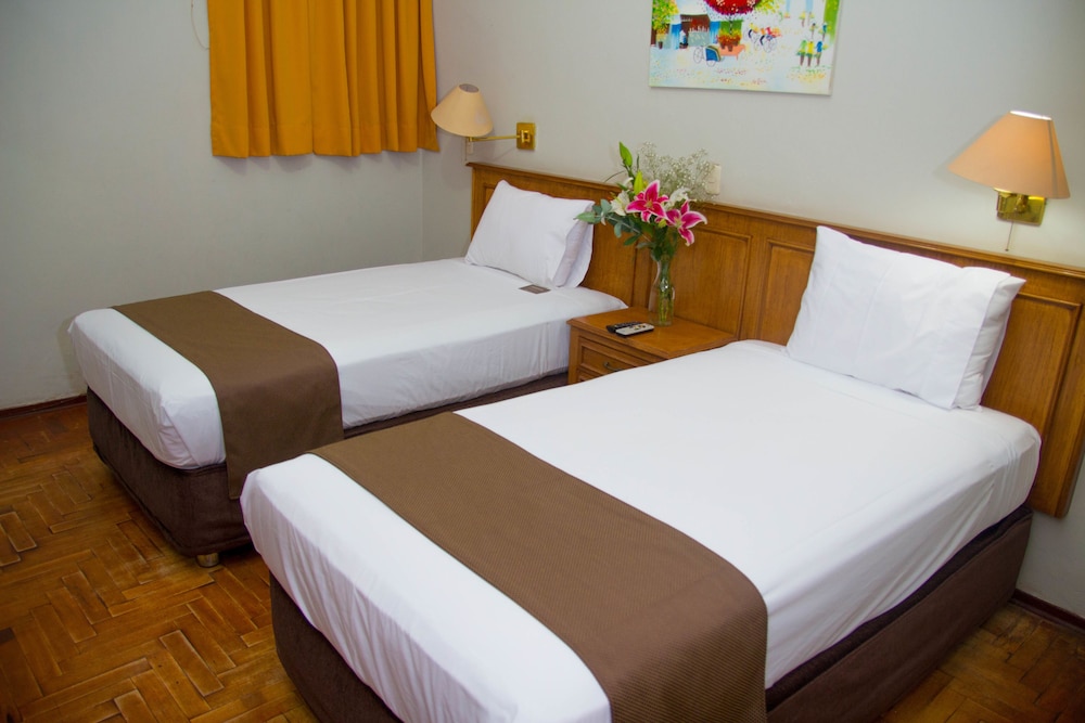 DM Hoteles Mossone Ica 8/29