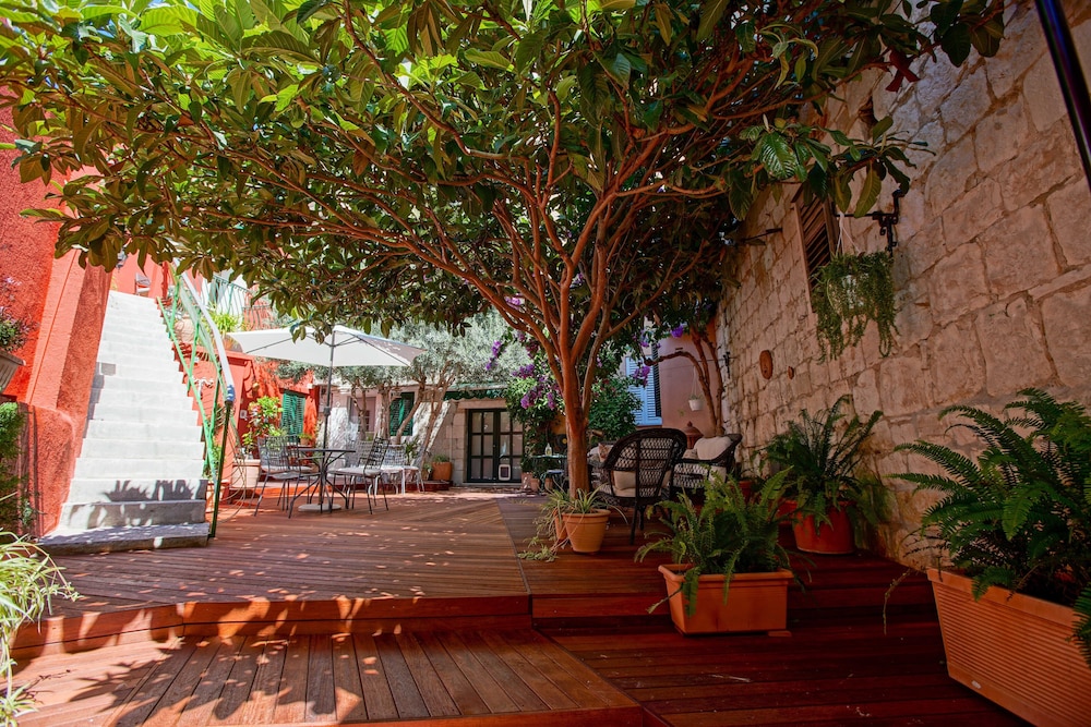 Boutique Guest Accommodation Zephyrus 69/80