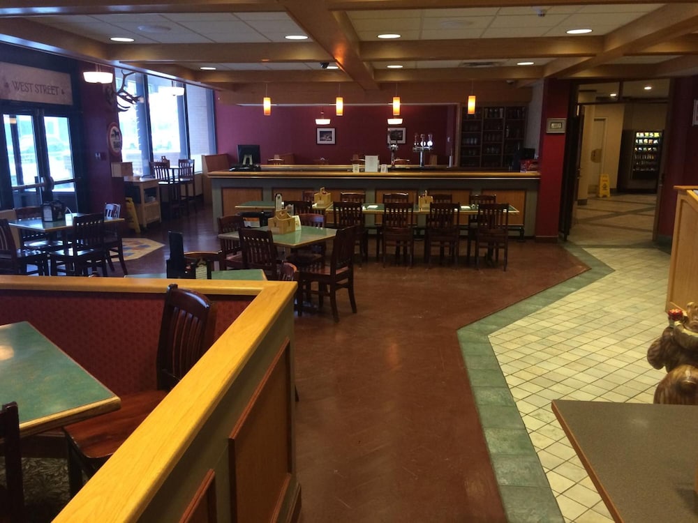 Greenwood Inn & Suites 28/37