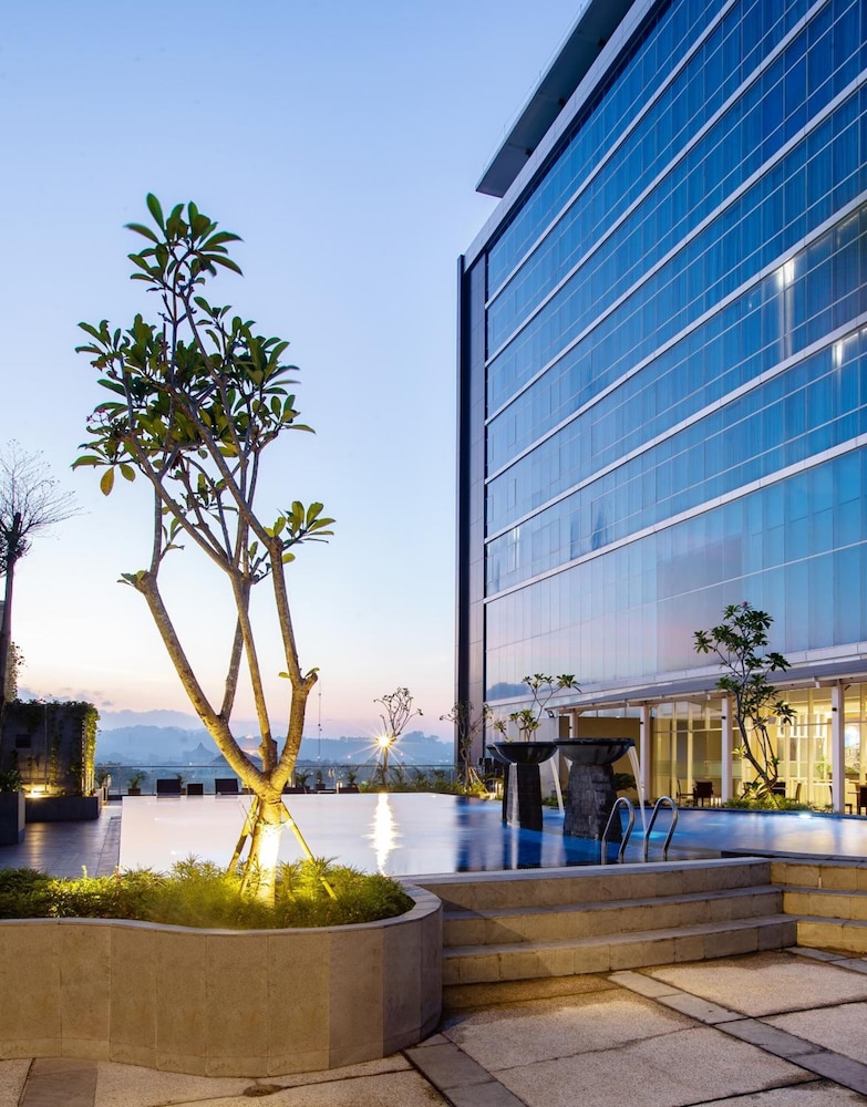 Hotel Santika Gresik 1/55