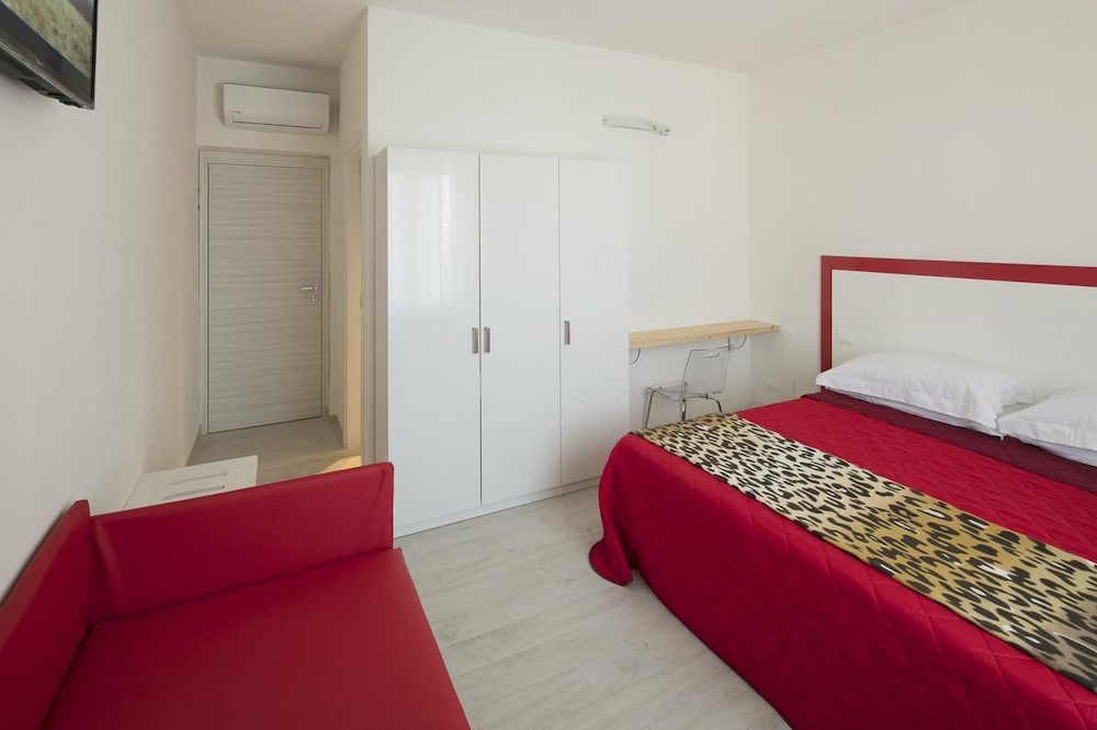 ROOM, TRIPLE