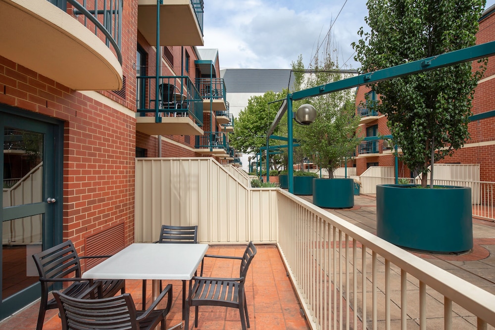 Breakfree Adelaide 54/62