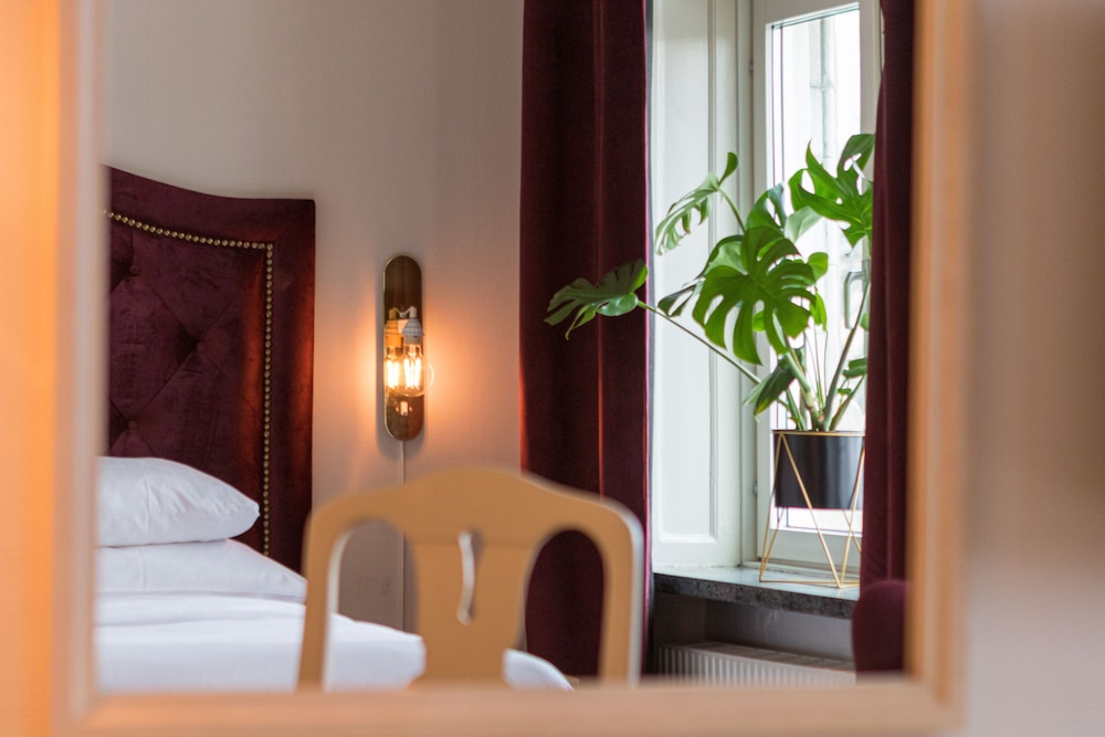 First Hotel Christian Iv 43/76