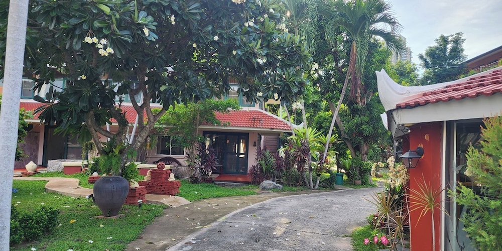 Safari Riviera Resort 5/50