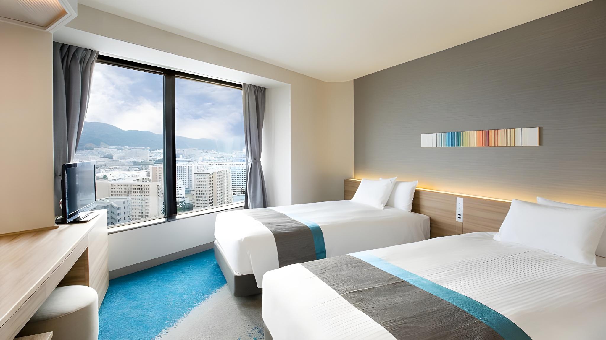 Suite, Twin Beds, Lake View, Middle Floor