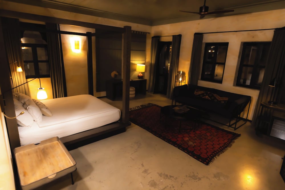 SUITE, FRENCH BALCONY