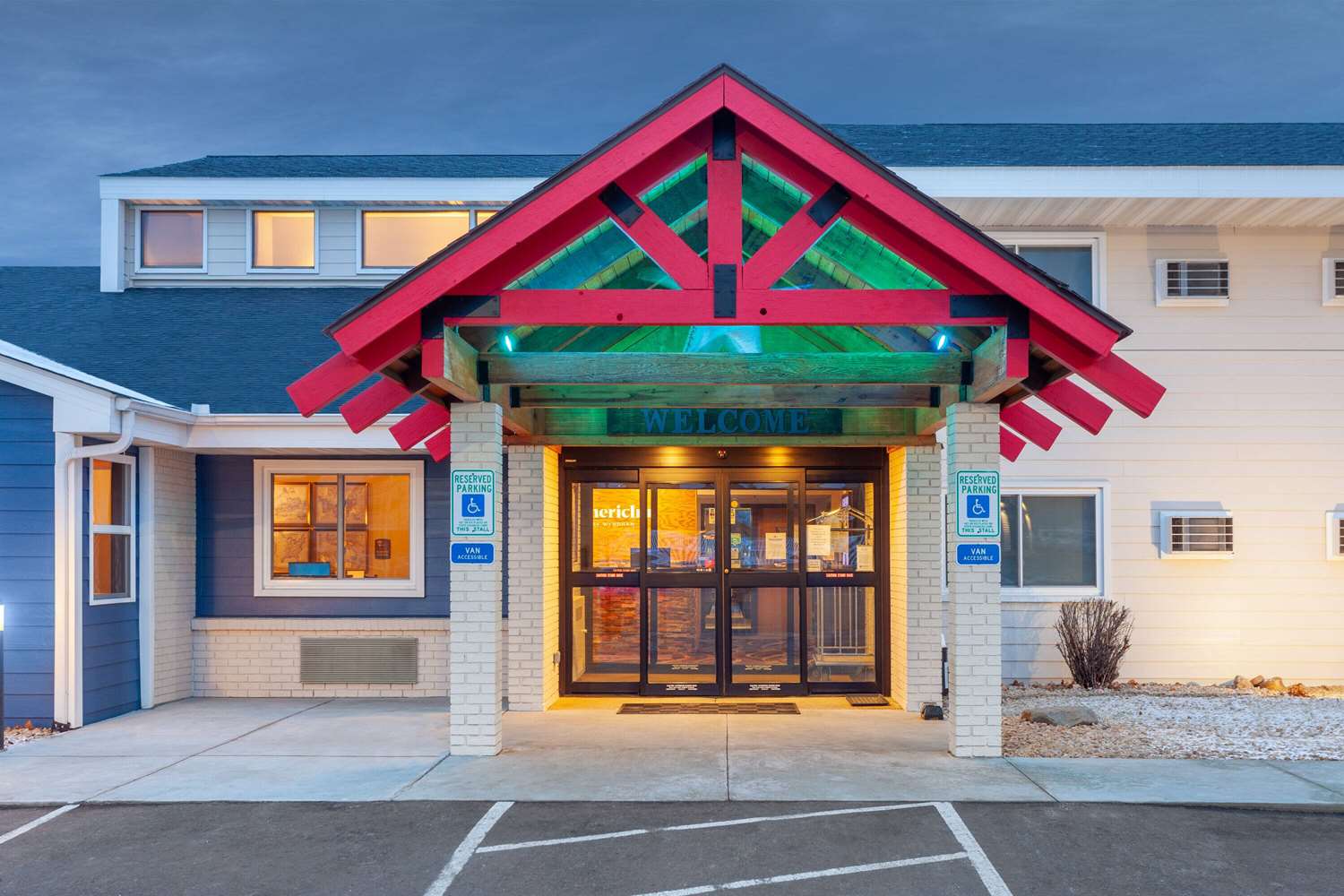 AmericInn by Wyndham New Richmond 4/40