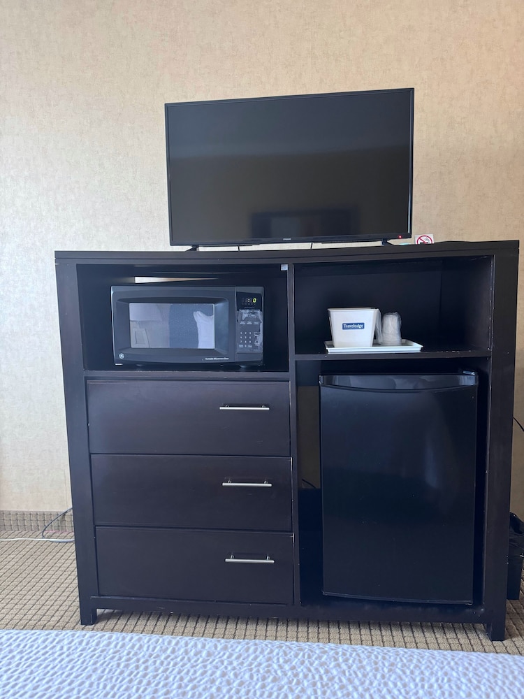 Travelodge by Wyndham Prince Albert 4/29