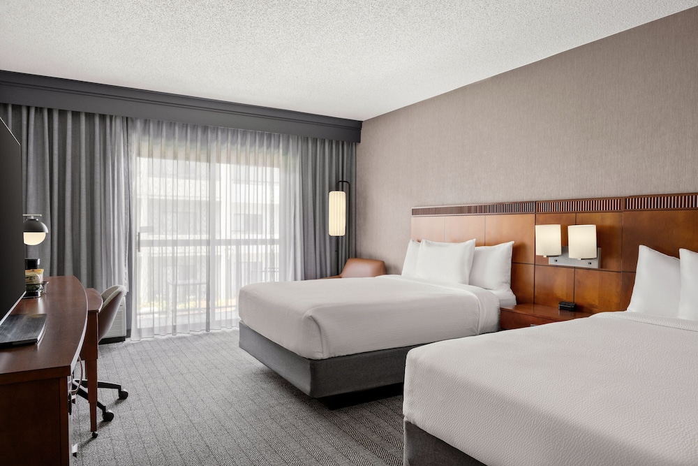Room at COURTYARD DETROIT LIVONIA, LIVONIA - MI