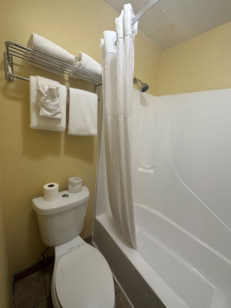 Days Inn & Suites by Wyndham Gunnison 40/46