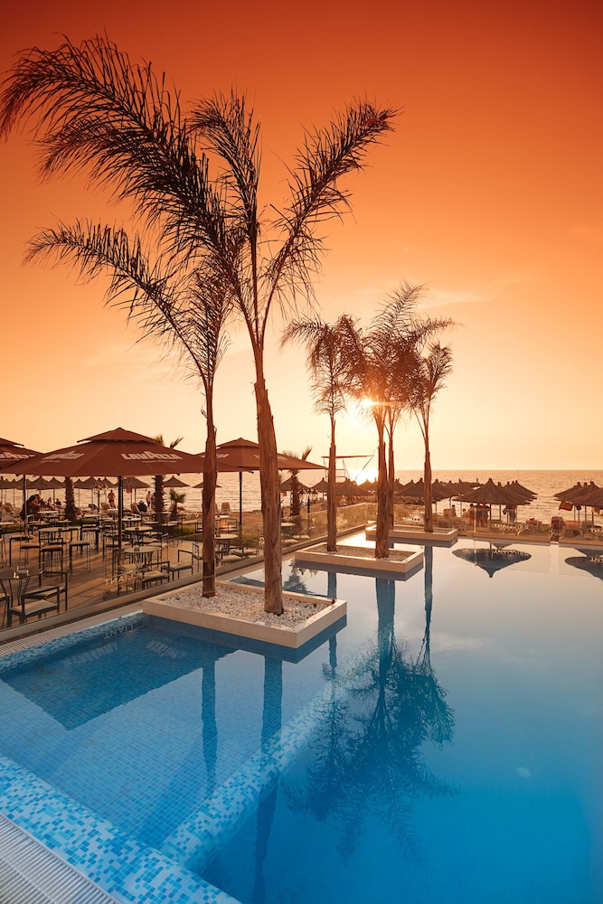 Brilliant Hotel & SPA Golem 38/43