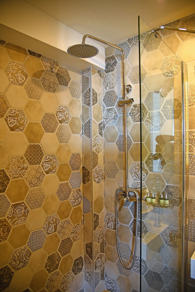 Castello Apartments 50/50