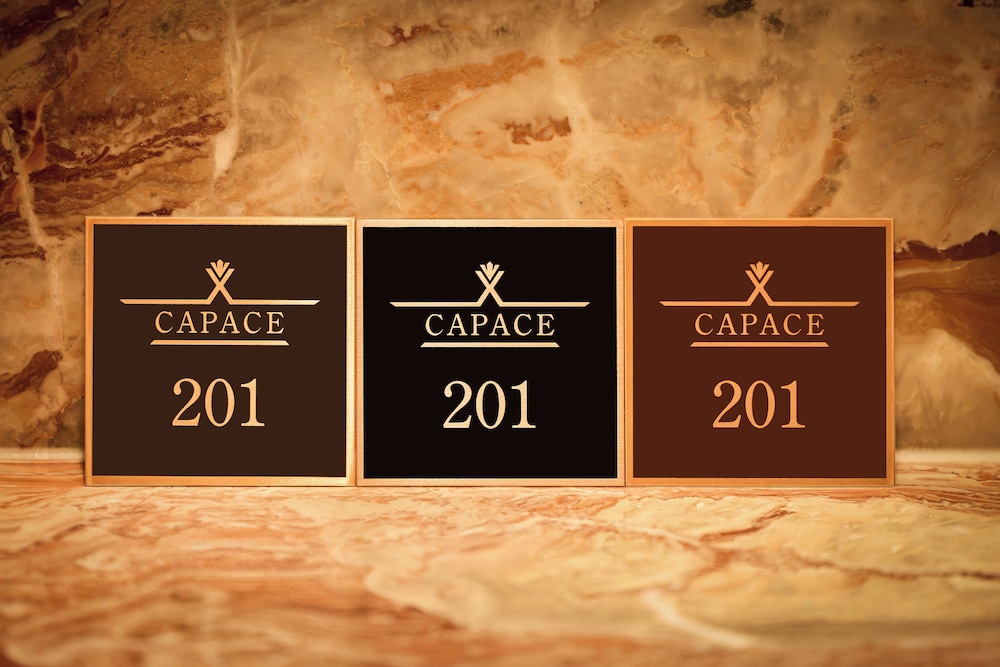 Capace Hotel 9/73