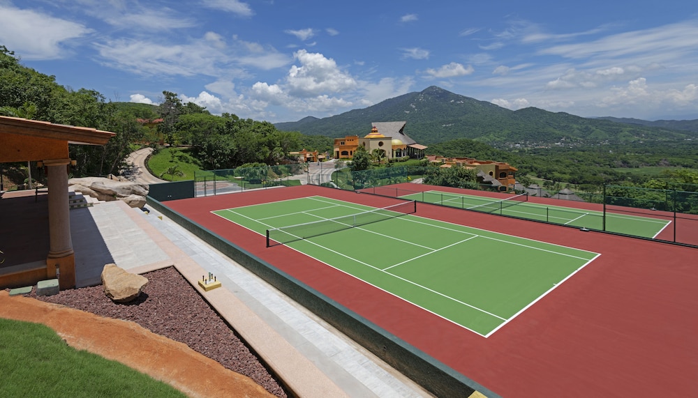 El Corazon Resort 15/48