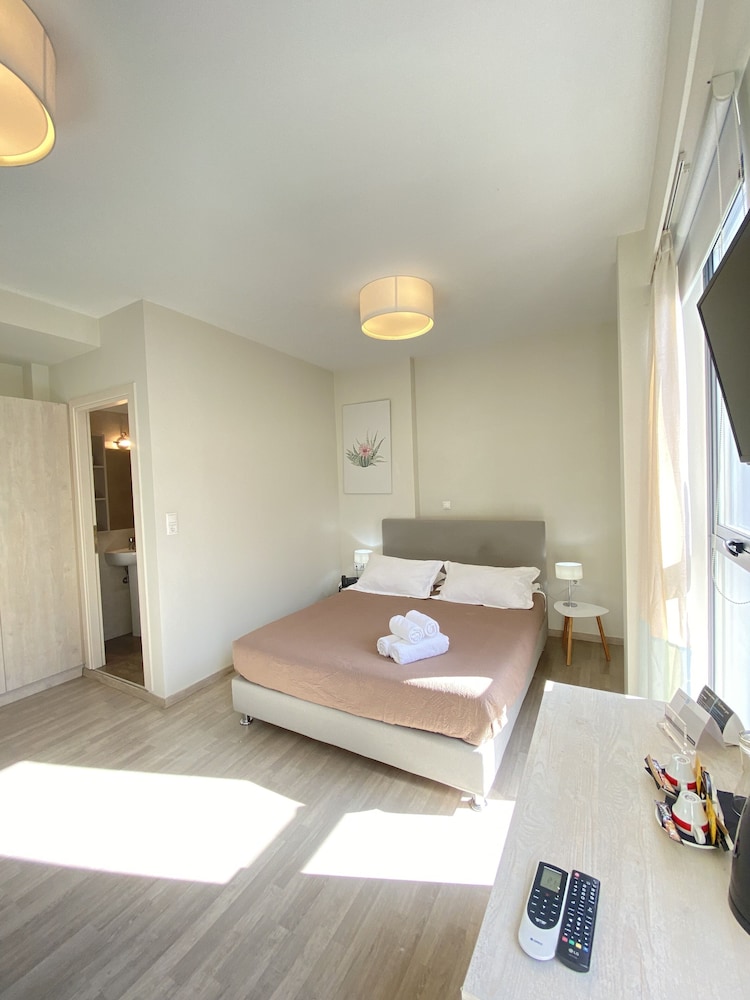 Tins Hotel City 18/50