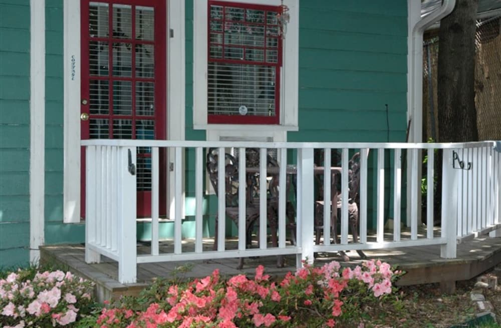 Sugar Magnolia Bed & Breakfast 1/34