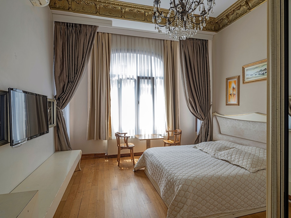 2 BEDROOMS, FAMILY SUITE
