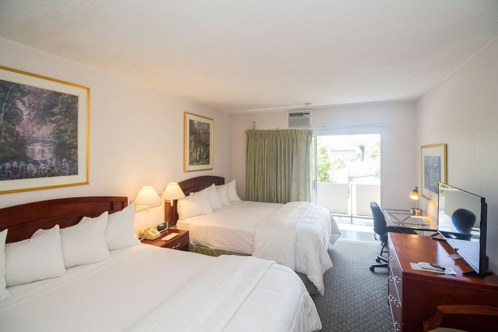 Days Inn by Wyndham San Diego/Downtown/Convention Center 16/30