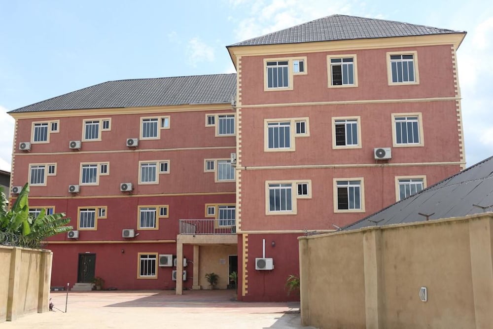 Grand Decent Hotel And Suites 1/14