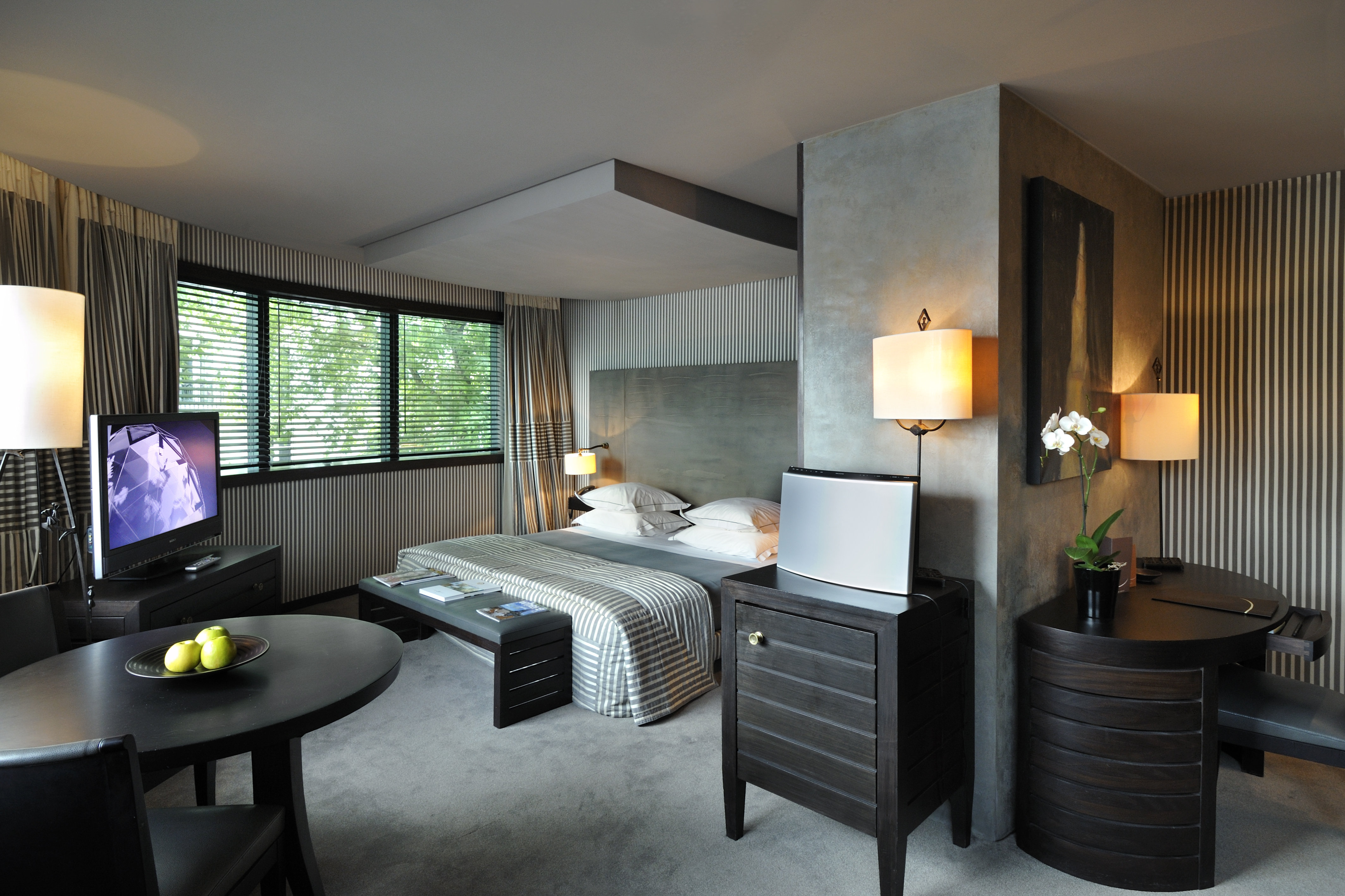 HOTEL SQUARE 12/50