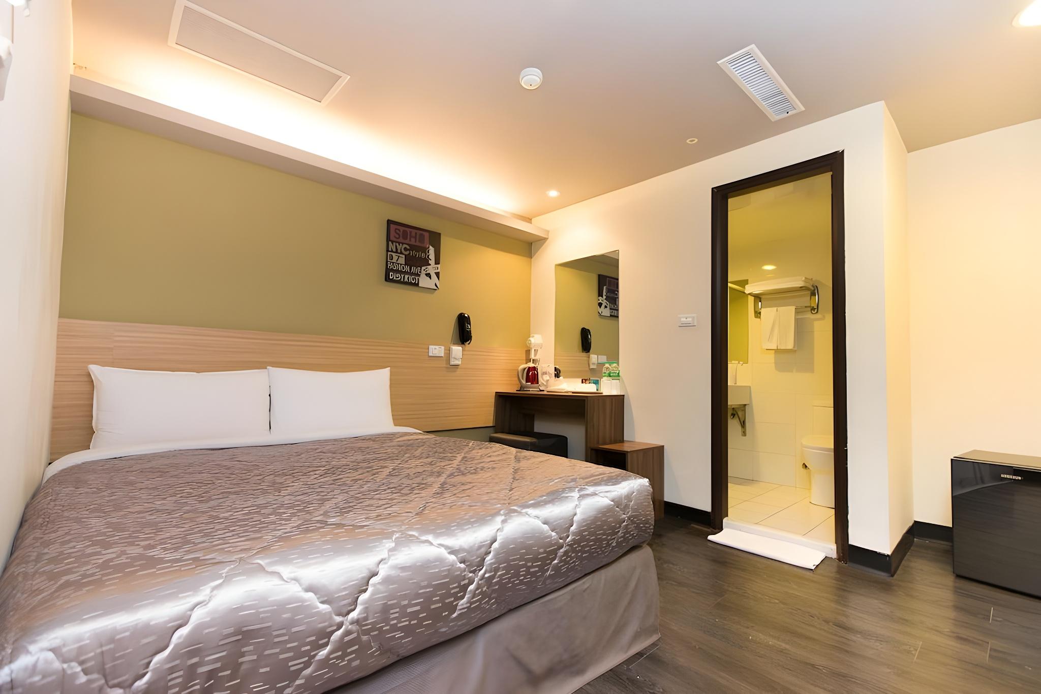 Room, 2 Double Beds, No Window