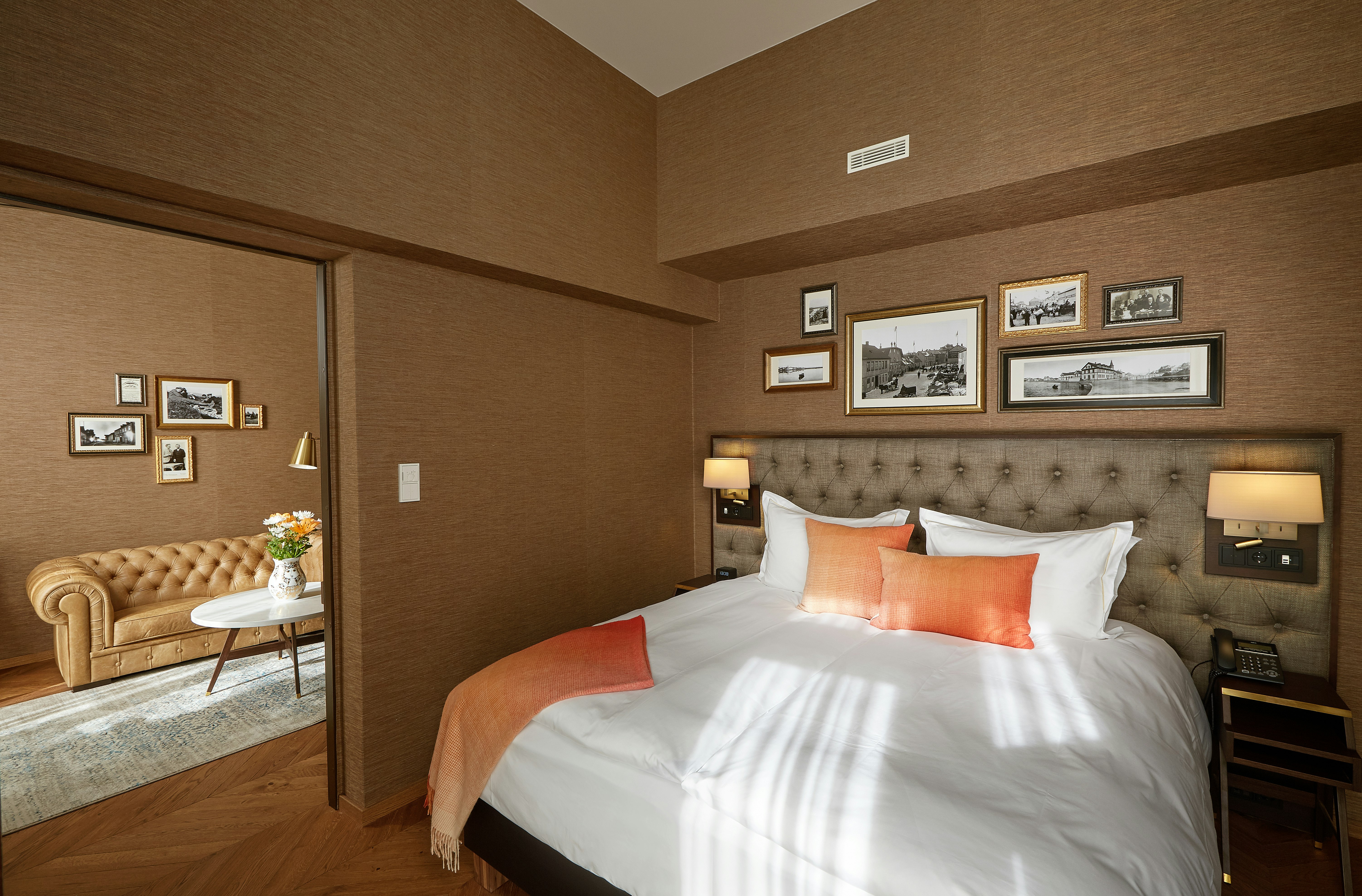 DIPLOMAT, SUITE