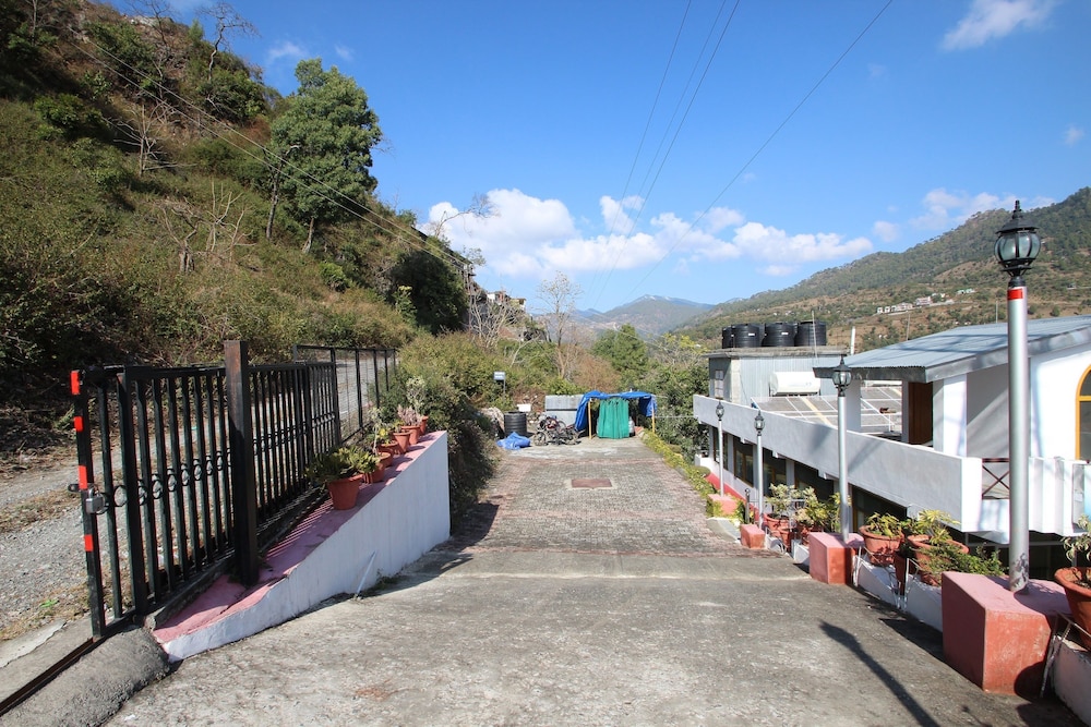 Hotel Lake Inn Bhimtal 17/21