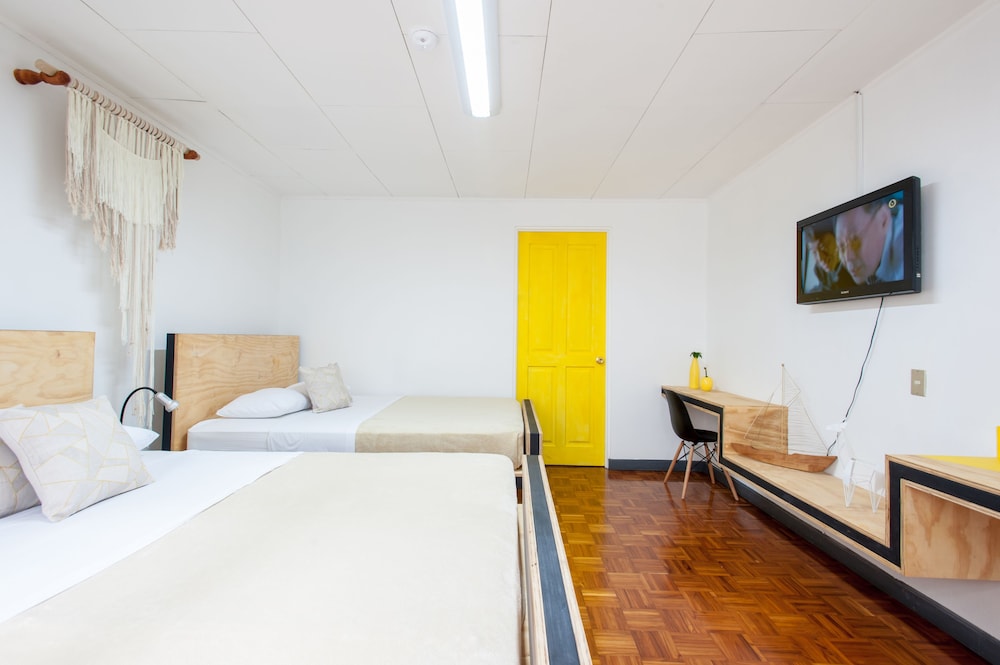 ROOM, QUADRUPLE, 2 QUEEN BEDS