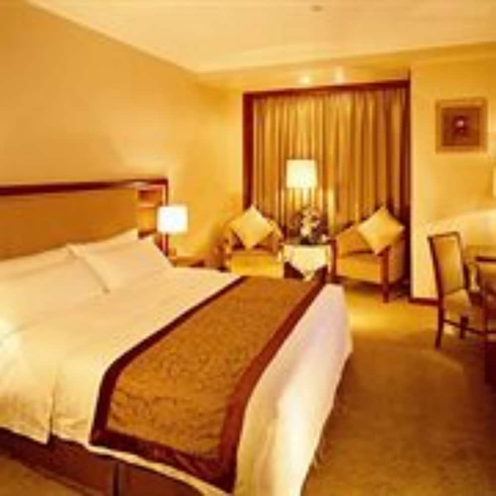 Xinhai Jinjiang Hotel 14/45