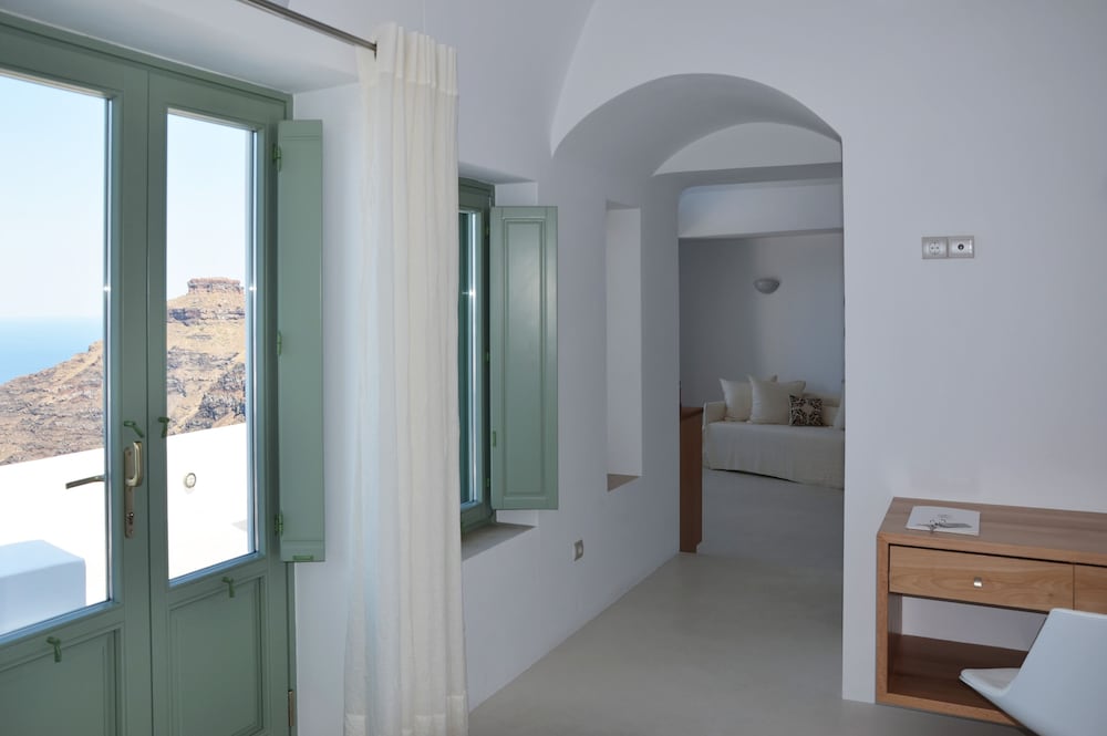 Cliff Side Suites Hotel 10/62