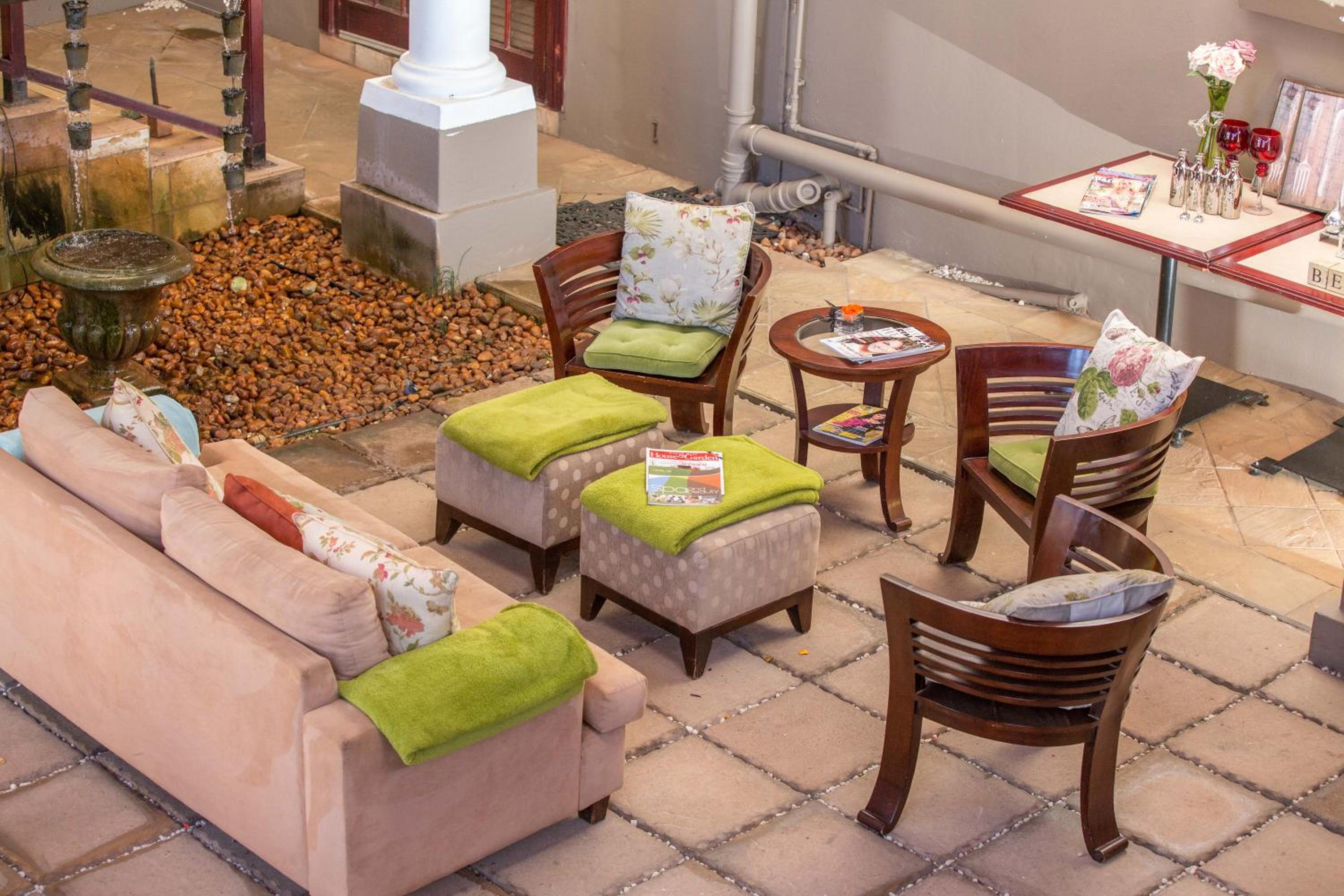 Spacube Luxury Suites and Spa 10/19