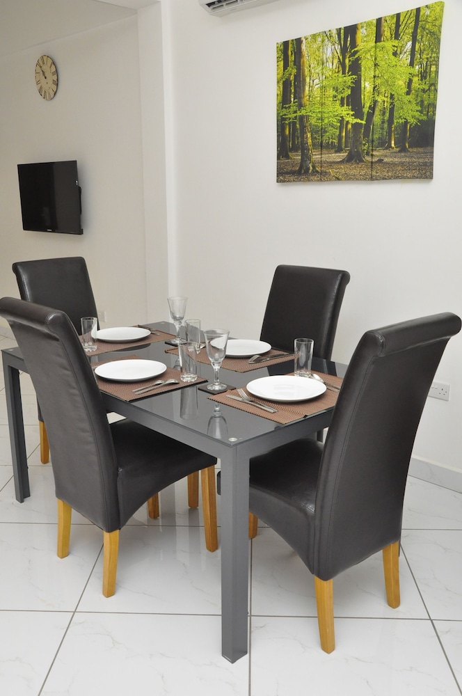 Le Suites Serviced Apartments 25/26