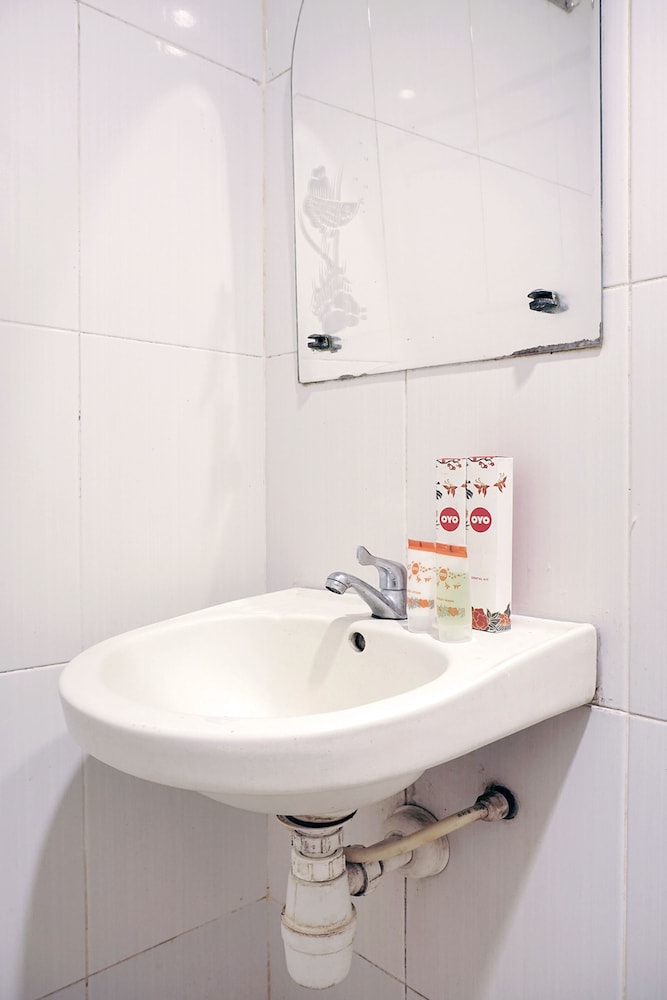Oyo 409 Pondok Helomi 18/30