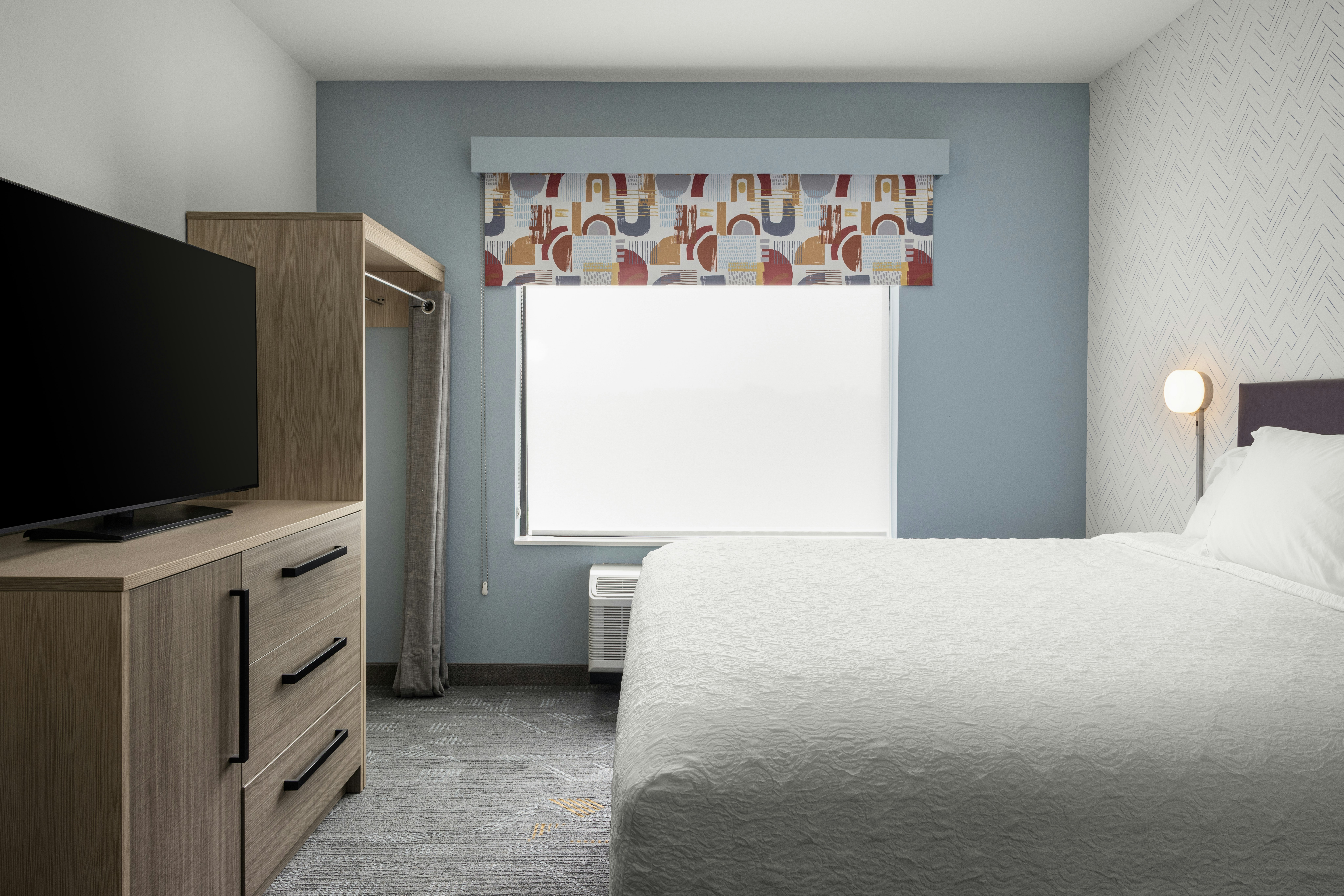 Suite, King Bed, Accessible
