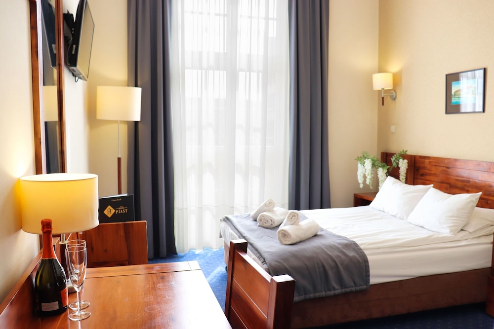 Hotel Piast 22/50