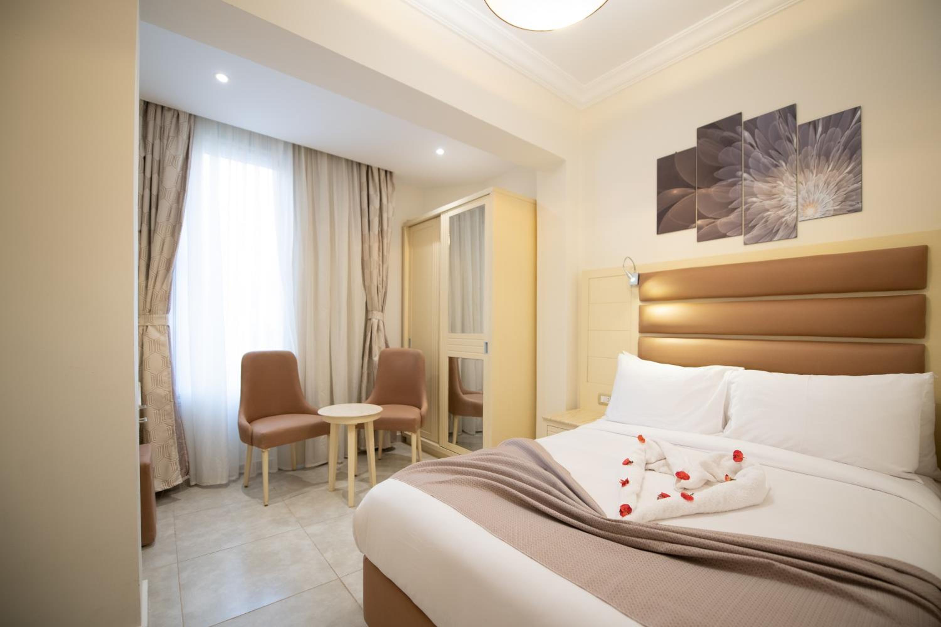 3 Bedrooms, Suite, Lagoon View