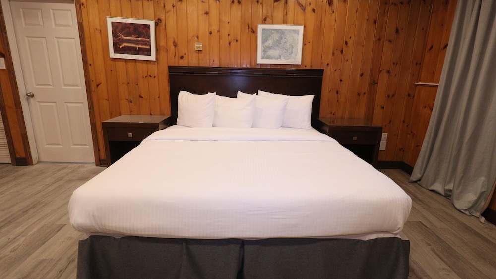 Algonquin Lakeside Inn 8/50
