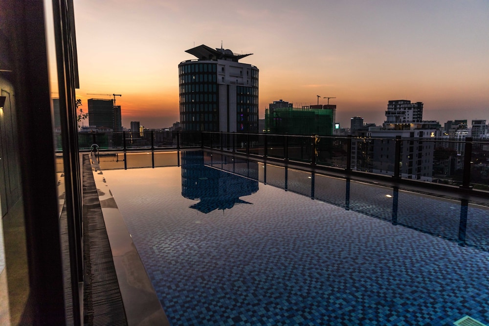 One Residence Hotel & Apartment 45/49